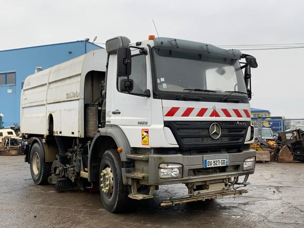 Mercedes-Benz Axor 1829 - سياره كنس شوارع: صورة 2 Mercedes-Benz Axor 1829 - سياره كنس شوارع: صورة 2