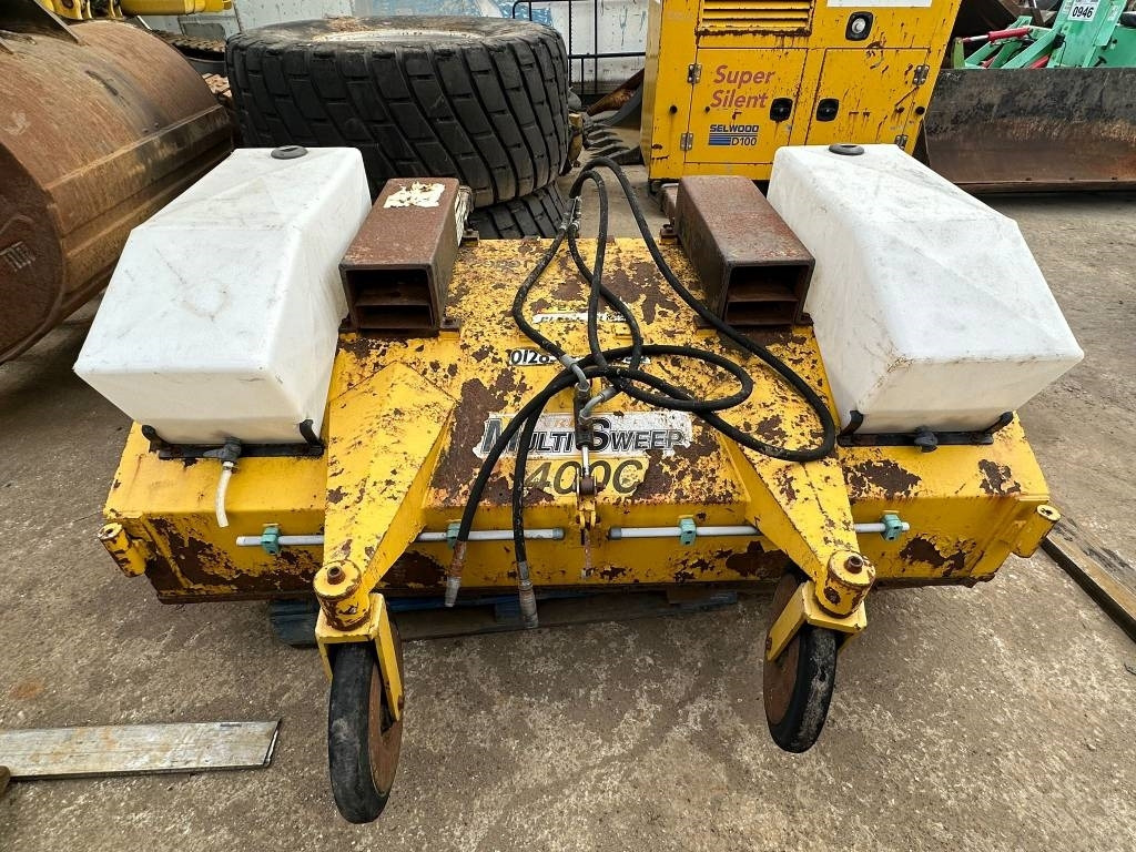 Multisweep 400C - مقشة - آلات الإنشاء: صورة 1 Multisweep 400C - مقشة - آلات الإنشاء: صورة 1