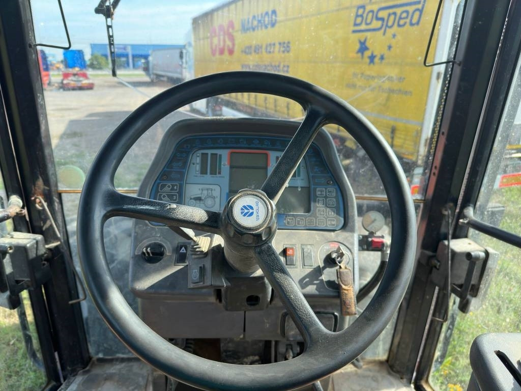 جرار New Holland G 210: صورة 11