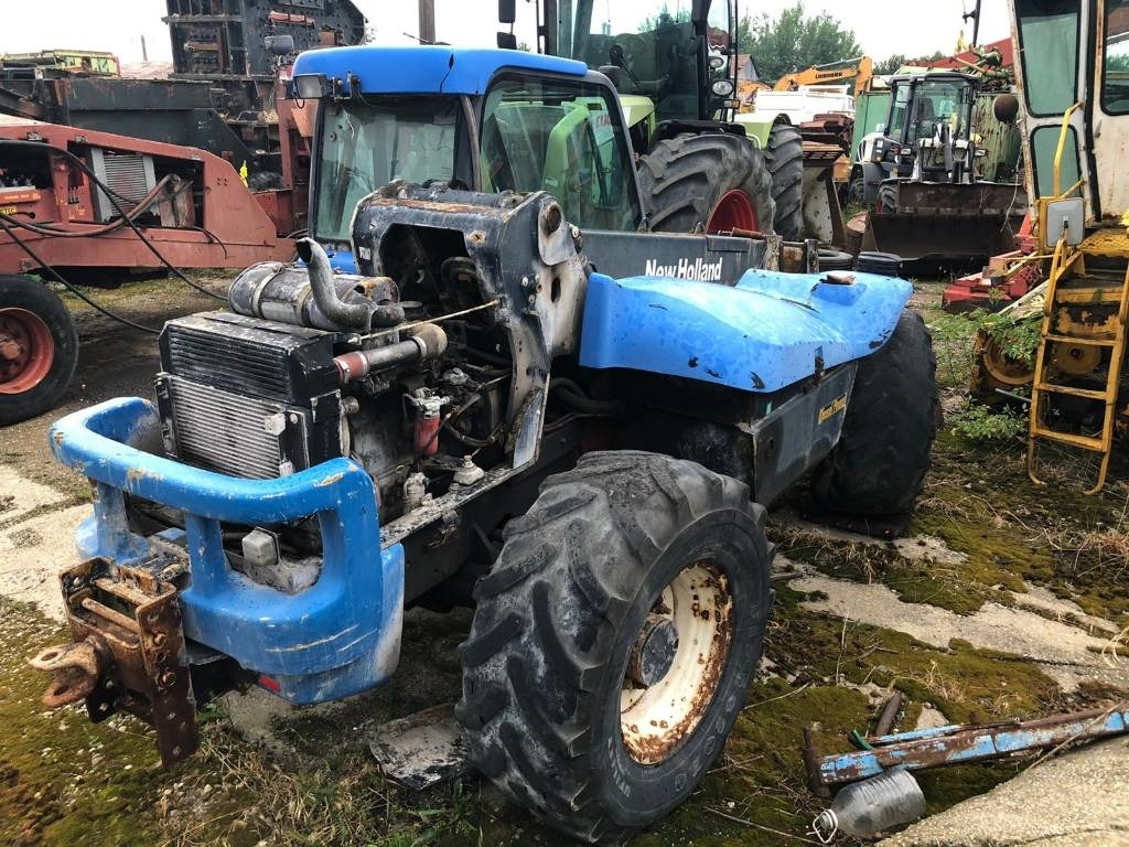 New Holland LM 435-410 FOR PARTS - آلة رفع ونقل تلسكوبية: صورة 3 New Holland LM 435-410 FOR PARTS - آلة رفع ونقل تلسكوبية: صورة 3