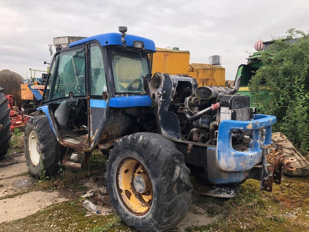 New Holland LM 435-410 FOR PARTS - آلة رفع ونقل تلسكوبية: صورة 2 New Holland LM 435-410 FOR PARTS - آلة رفع ونقل تلسكوبية: صورة 2