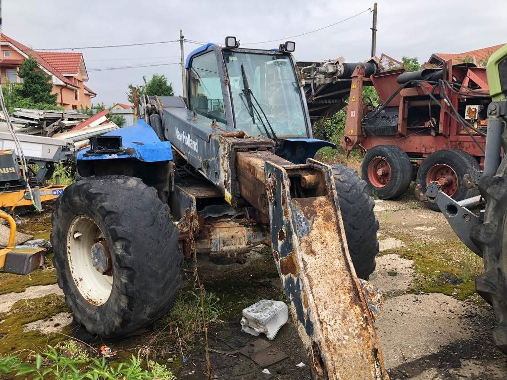 New Holland LM 435-410 FOR PARTS - آلة رفع ونقل تلسكوبية: صورة 1 New Holland LM 435-410 FOR PARTS - آلة رفع ونقل تلسكوبية: صورة 1