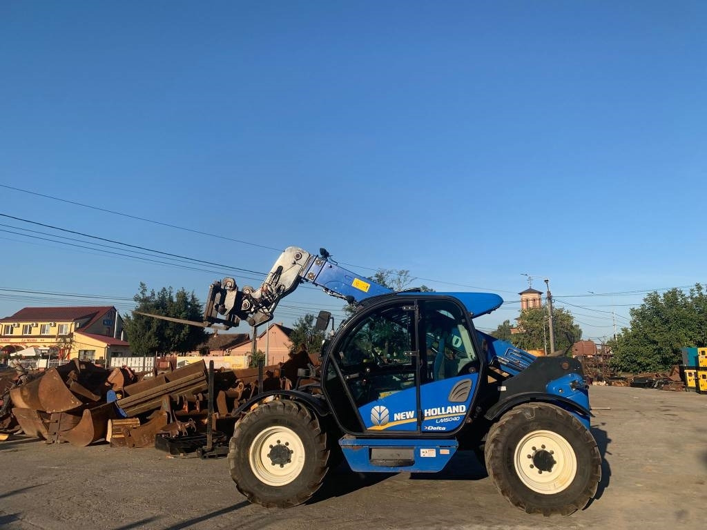 New Holland LM 5040 - آلة رفع ونقل تلسكوبية: صورة 3 New Holland LM 5040 - آلة رفع ونقل تلسكوبية: صورة 3