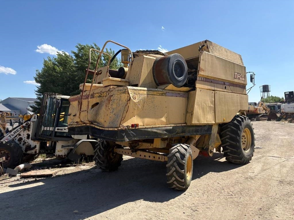 New Holland TF 44 - حصادة: صورة 2 New Holland TF 44 - حصادة: صورة 2