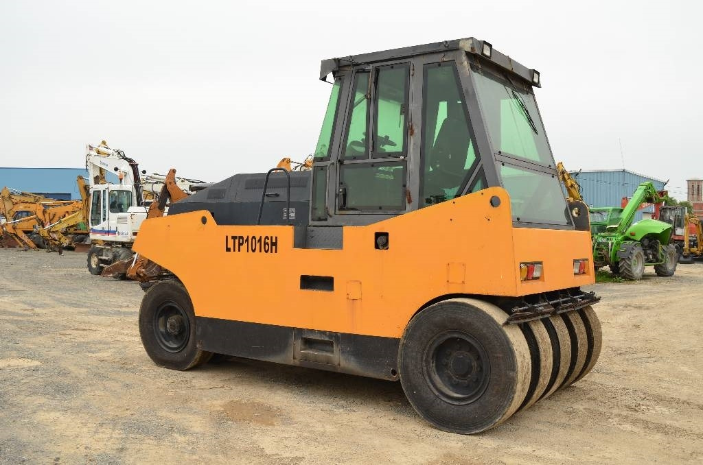 Sinoway LTP1016H - رَصَّاص بعجلات مطاطية: صورة 2 Sinoway LTP1016H - رَصَّاص بعجلات مطاطية: صورة 2