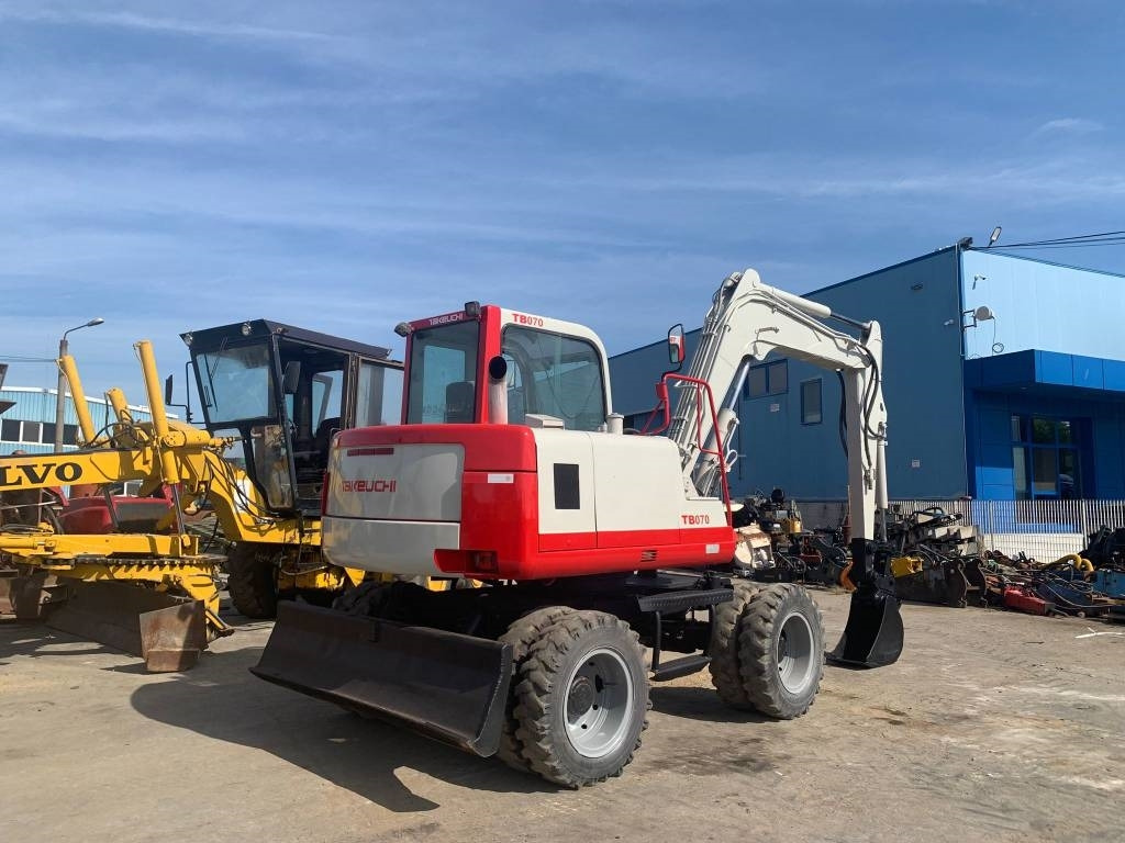 Takeuchi TB070W  - حفار ذو عجلات: صورة 4 Takeuchi TB070W  - حفار ذو عجلات: صورة 4