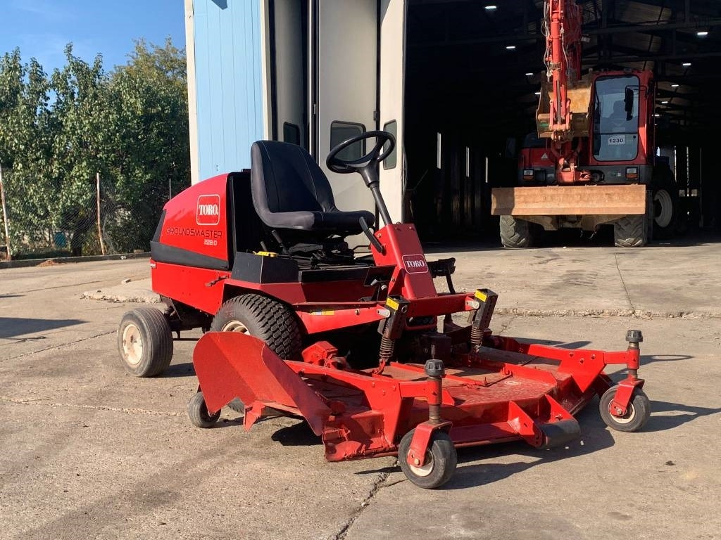 Toro Groundmaster 228D - جزازة عشب الحدائق: صورة 4 Toro Groundmaster 228D - جزازة عشب الحدائق: صورة 4