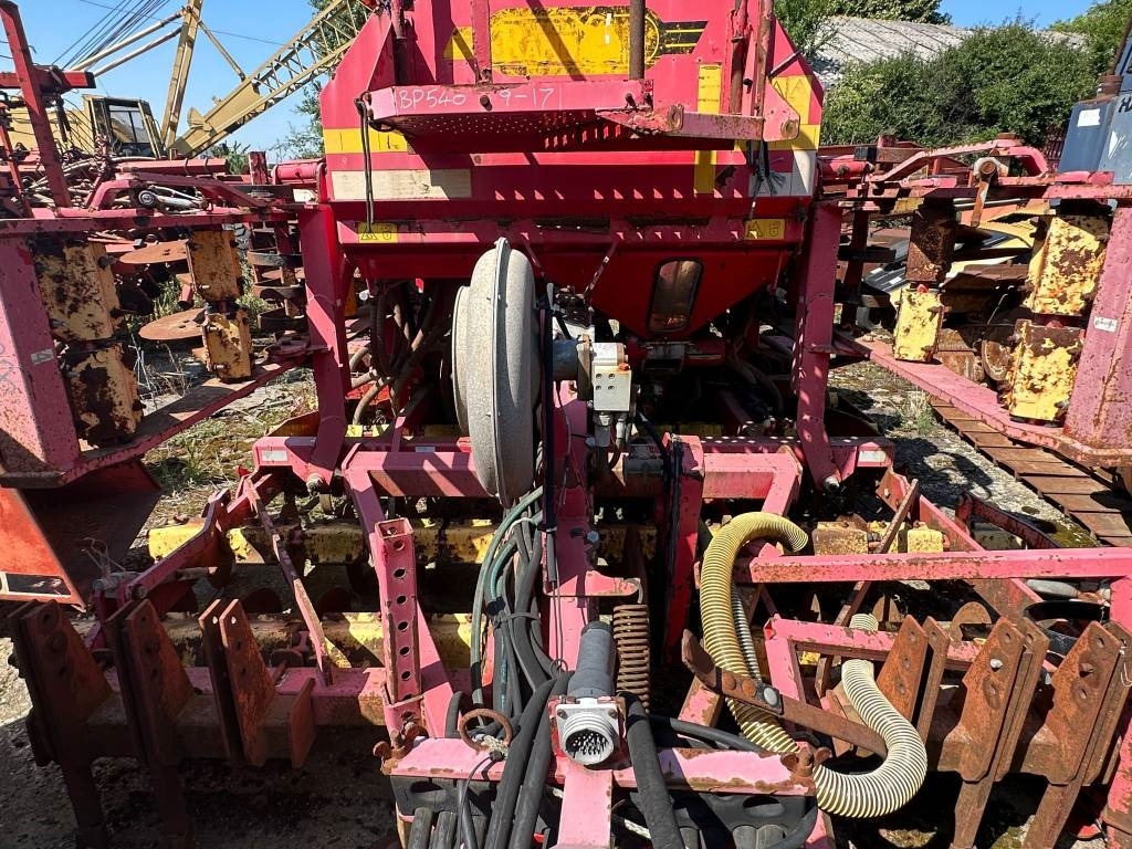 Vaderstad Rapid400F - آلة بذر الحصاد: صورة 3 Vaderstad Rapid400F - آلة بذر الحصاد: صورة 3