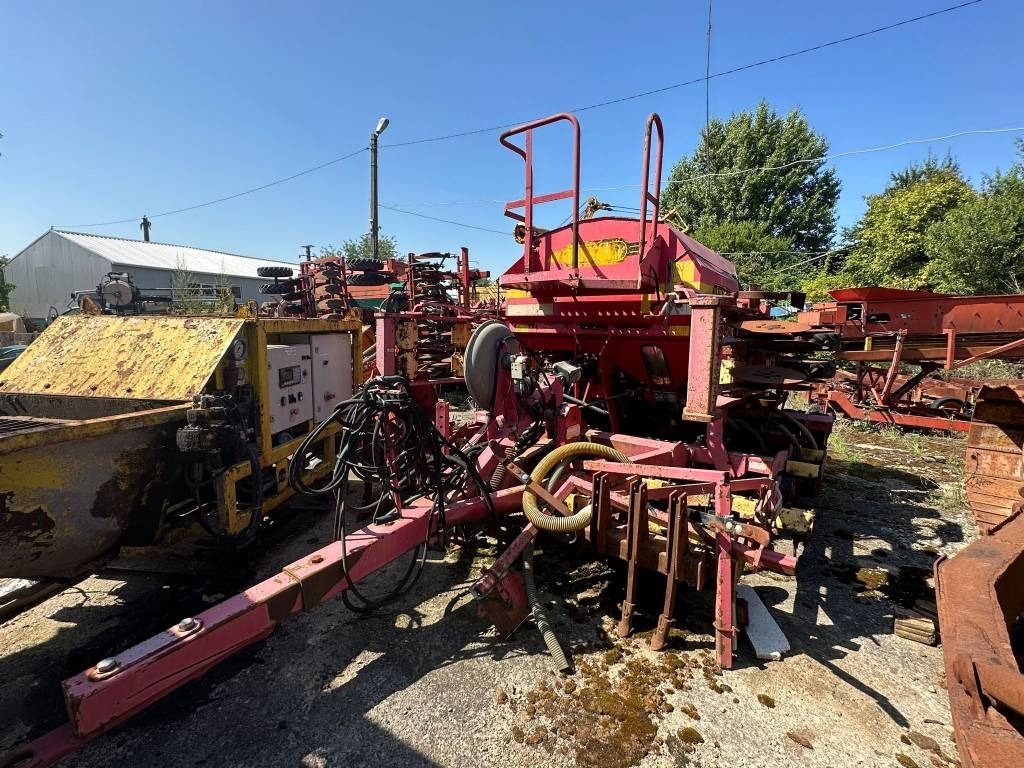 Vaderstad Rapid400F - آلة بذر الحصاد: صورة 1 Vaderstad Rapid400F - آلة بذر الحصاد: صورة 1