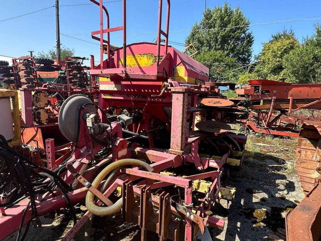 Vaderstad Rapid400F - آلة بذر الحصاد: صورة 2 Vaderstad Rapid400F - آلة بذر الحصاد: صورة 2