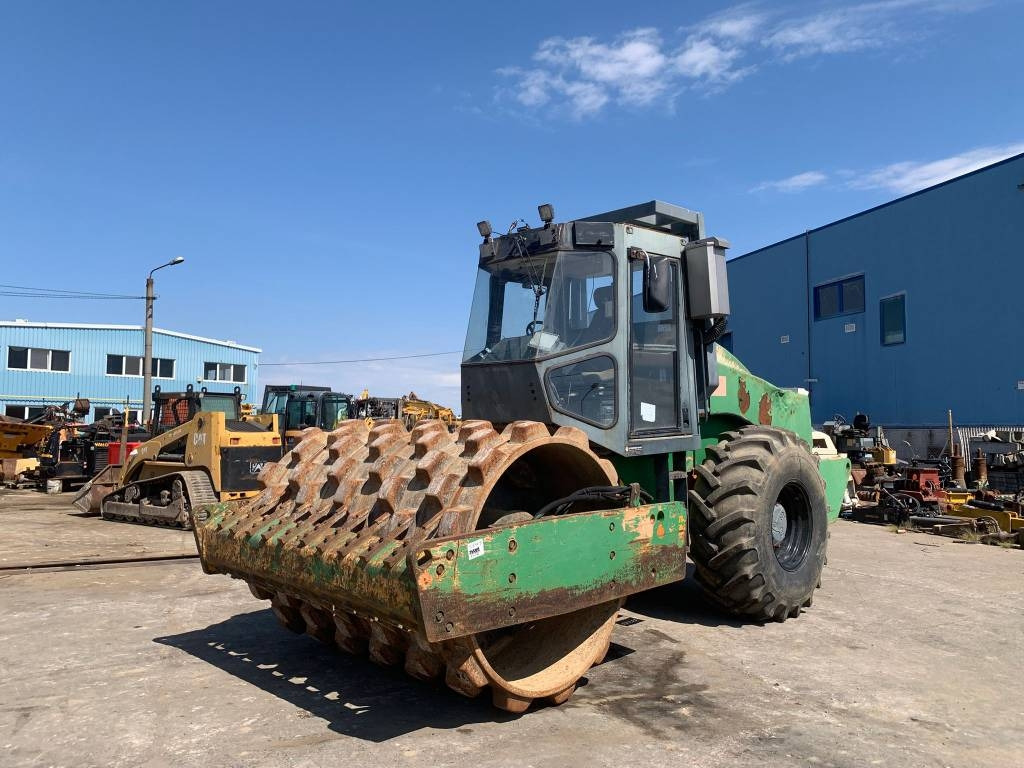 Vibromax W1405D - ضاغطة التربة: صورة 1 Vibromax W1405D - ضاغطة التربة: صورة 1