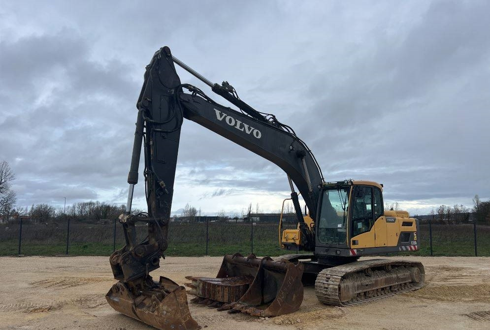 Volvo EC 220 DL - حفار زاحف: صورة 1 Volvo EC 220 DL - حفار زاحف: صورة 1