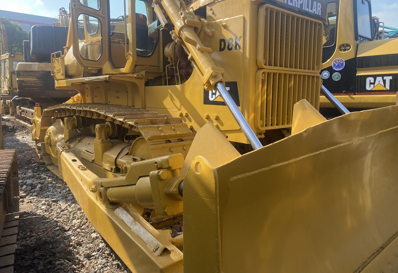 Caterpillar D8K - بلدوزر: صورة 1 Caterpillar D8K - بلدوزر: صورة 1