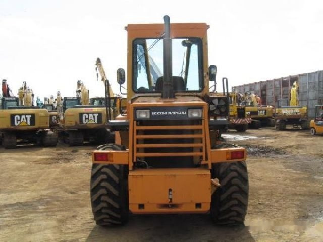 Komatsu wa100-1 - اللودر بعجل: صورة 2 Komatsu wa100-1 - اللودر بعجل: صورة 2