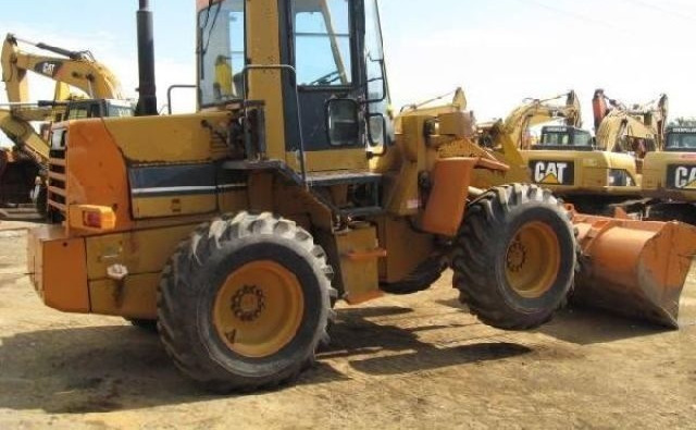 Komatsu wa100-1 - اللودر بعجل: صورة 3 Komatsu wa100-1 - اللودر بعجل: صورة 3