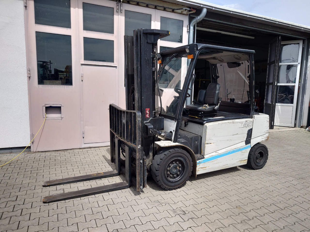Hyundai 40B-9 - رافعة شوكية كهربائية: صورة 1 Hyundai 40B-9 - رافعة شوكية كهربائية: صورة 1