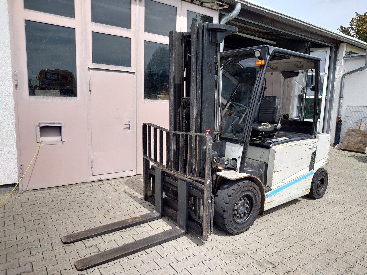Hyundai 40B-9 - رافعة شوكية كهربائية: صورة 3 Hyundai 40B-9 - رافعة شوكية كهربائية: صورة 3