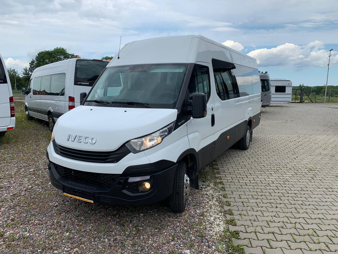 Iveco Daily- 21 Miejsc - حافلة نقل لمسافات طويلة: صورة 1 Iveco Daily- 21 Miejsc - حافلة نقل لمسافات طويلة: صورة 1