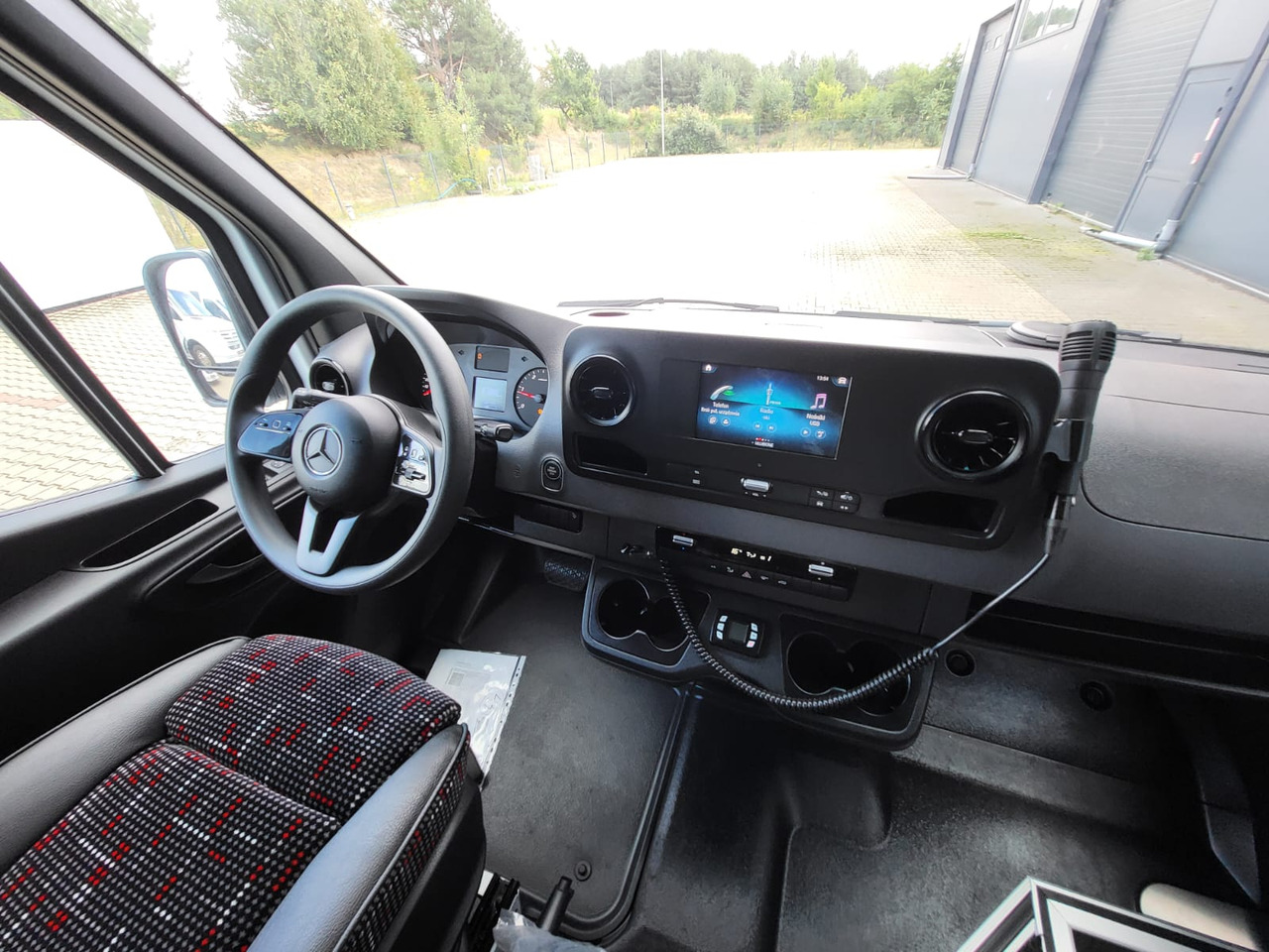 تأجير MERCEDES-BENZ Sprinter 517 CDI 24 places+ 3 standing NEW MERCEDES-BENZ Sprinter 517 CDI 24 places+ 3 standing NEW: صورة 9 تأجير MERCEDES-BENZ Sprinter 517 CDI 24 places+ 3 standing NEW MERCEDES-BENZ Sprinter 517 CDI 24 places+ 3 standing NEW: صورة 9