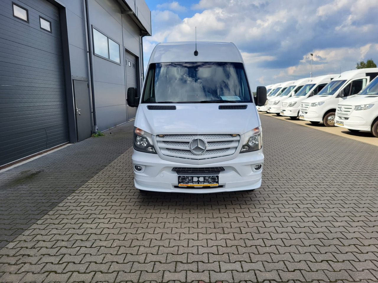 Mercedes-Benz Sprinter 519 CDI 24 places + 4 standing - حافلة الضواحي: صورة 2 Mercedes-Benz Sprinter 519 CDI 24 places + 4 standing - حافلة الضواحي: صورة 2