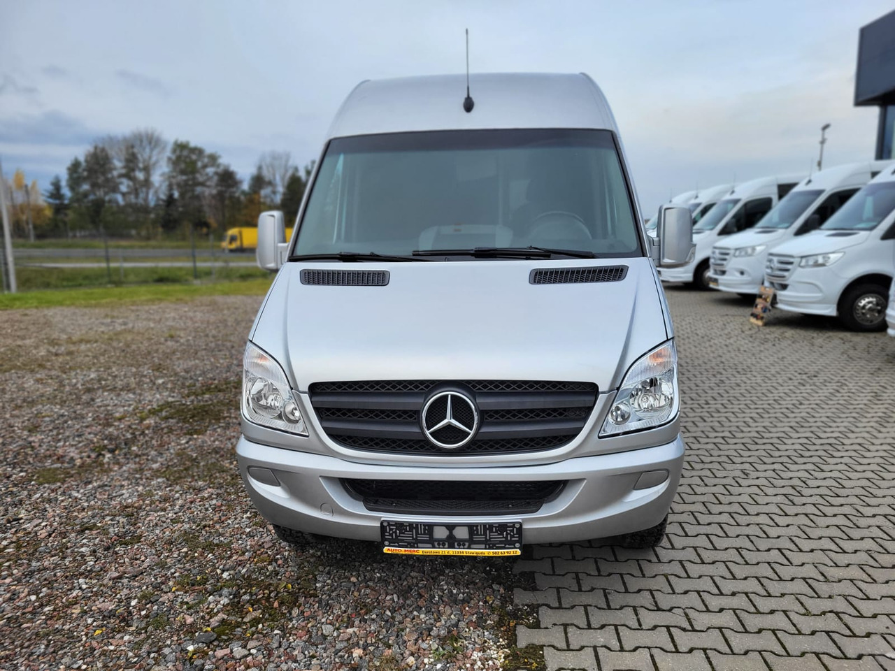 Mercedes-Benz Sprinter 519 CDI 24 places + 4 standing - حافلة الضواحي: صورة 3 Mercedes-Benz Sprinter 519 CDI 24 places + 4 standing - حافلة الضواحي: صورة 3