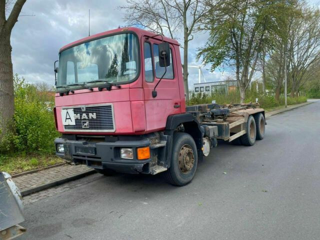 MAN 26.372K 6x4 Abrollkipper AHK Blatt/Blatt - شاحنة برافعة خطافية: صورة 1 MAN 26.372K 6x4 Abrollkipper AHK Blatt/Blatt - شاحنة برافعة خطافية: صورة 1