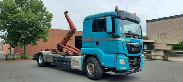 MAN TGS 18.440 Abroller mit Funk +Kran vor. - شاحنة برافعة خطافية, شاحنة كرين: صورة 2 MAN TGS 18.440 Abroller mit Funk +Kran vor. - شاحنة برافعة خطافية, شاحنة كرين: صورة 2