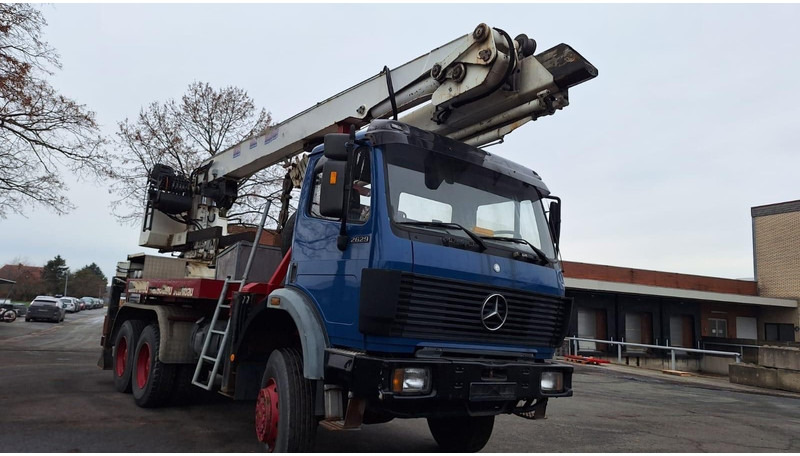 Mercedes-Benz 2629 AK Motorwagen mit Kran Dachdeckerkran6x6 - شاحنة كرين: صورة 3 Mercedes-Benz 2629 AK Motorwagen mit Kran Dachdeckerkran6x6 - شاحنة كرين: صورة 3