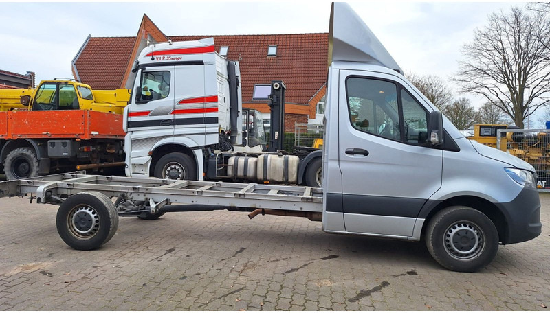 Mercedes-Benz Fahrgestell 316 - شاحنة توصيل مغلقة: صورة 3 Mercedes-Benz Fahrgestell 316 - شاحنة توصيل مغلقة: صورة 3