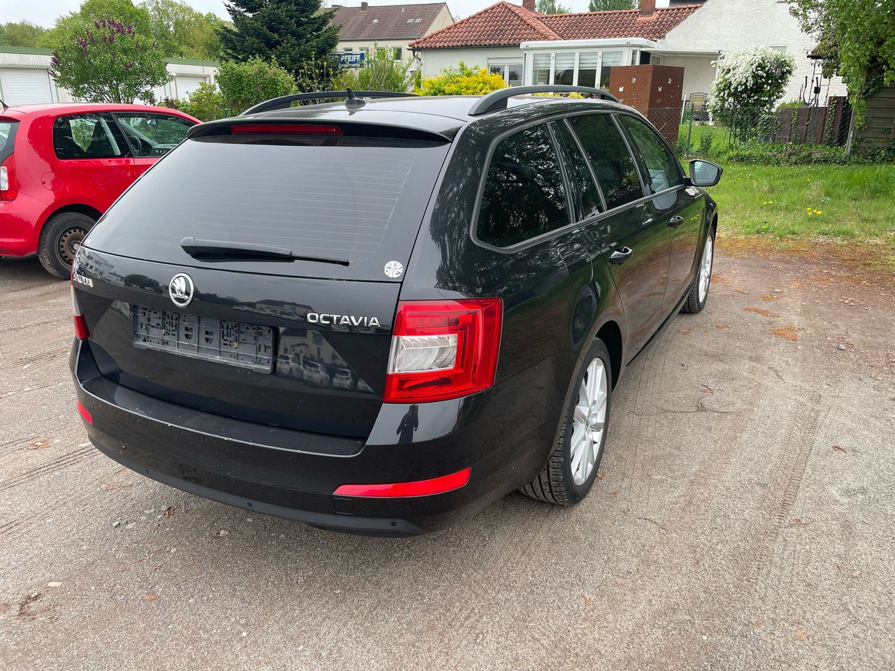Skoda Octavia 2.0 TDI Green tec Solution Combi - سيارة: صورة 3 Skoda Octavia 2.0 TDI Green tec Solution Combi - سيارة: صورة 3