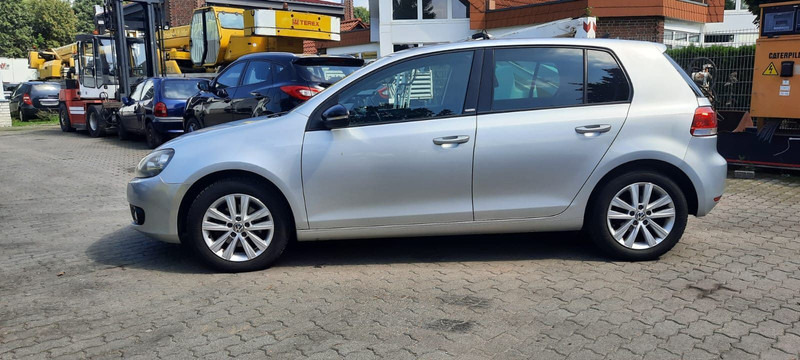Volkswagen Golf - سيارة: صورة 4 Volkswagen Golf - سيارة: صورة 4