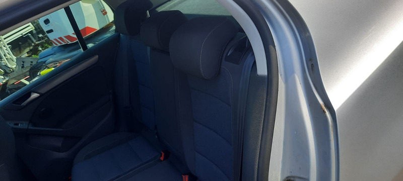 Volkswagen Golf - سيارة: صورة 5 Volkswagen Golf - سيارة: صورة 5