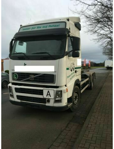 Volvo FH12-420 G.Haus 2xBett Klima Schaltgetriebe Reta - شاحنة برافعة خطافية: صورة 1 Volvo FH12-420 G.Haus 2xBett Klima Schaltgetriebe Reta - شاحنة برافعة خطافية: صورة 1