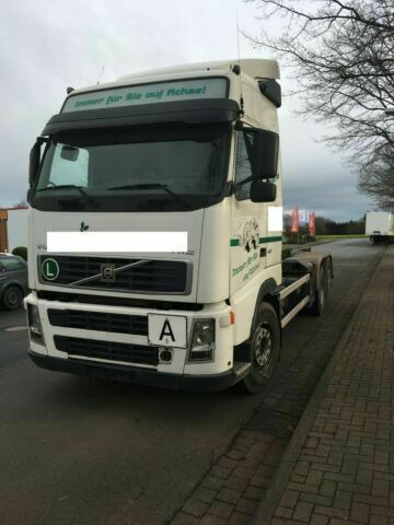 Volvo FH12-420 G.Haus 2xBett Klima Schaltgetriebe Reta - شاحنة برافعة خطافية: صورة 1 Volvo FH12-420 G.Haus 2xBett Klima Schaltgetriebe Reta - شاحنة برافعة خطافية: صورة 1