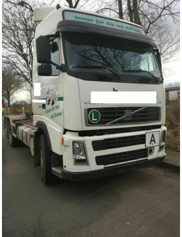 Volvo FH12-420 G.Haus 2xBett Klima Schaltgetriebe Reta - شاحنة برافعة خطافية: صورة 2 Volvo FH12-420 G.Haus 2xBett Klima Schaltgetriebe Reta - شاحنة برافعة خطافية: صورة 2