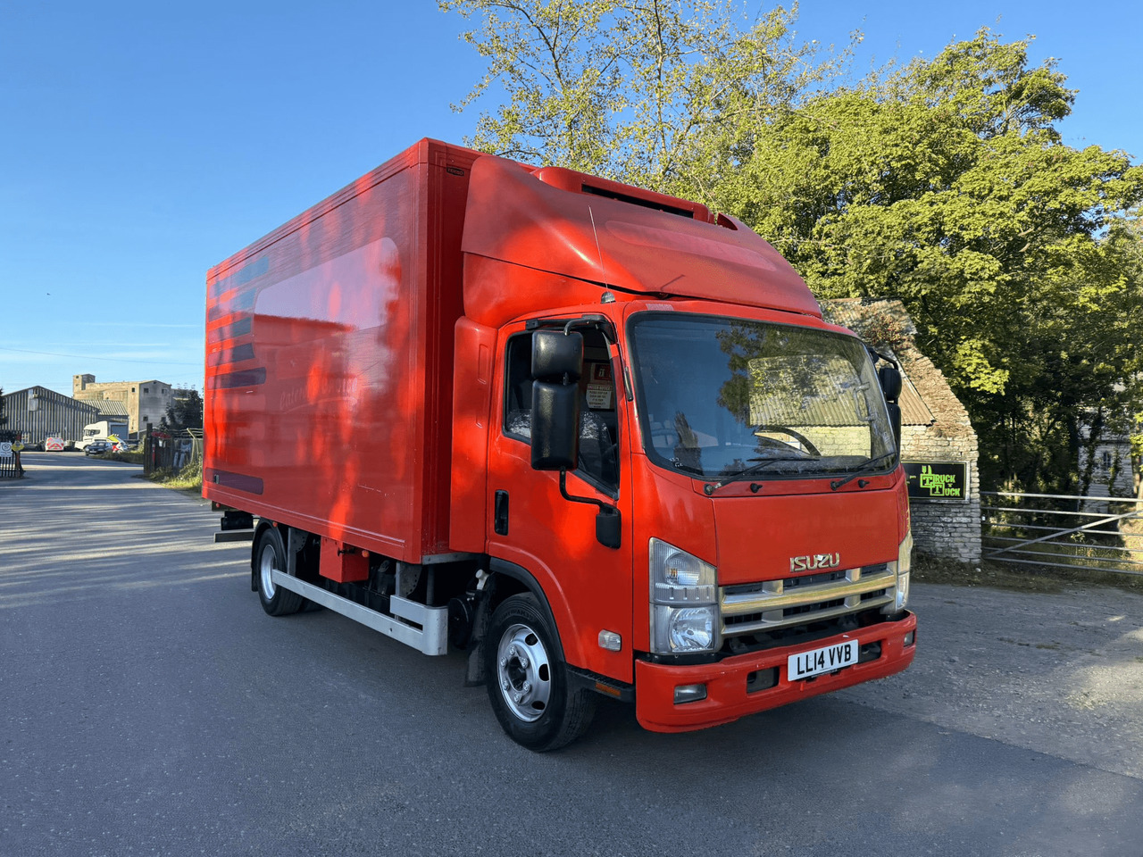2014 Izuzu Refrigerated Truck - شاحنة ذات مبرد: صورة 3 2014 Izuzu Refrigerated Truck - شاحنة ذات مبرد: صورة 3