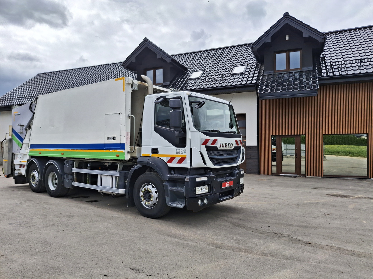 IVECO Euro 6 Śmieciarka Zweikammer-Müllwagen FAUN SL5 TR2L - شاحنة قمامة: صورة 1 IVECO Euro 6 Śmieciarka Zweikammer-Müllwagen FAUN SL5 TR2L - شاحنة قمامة: صورة 1