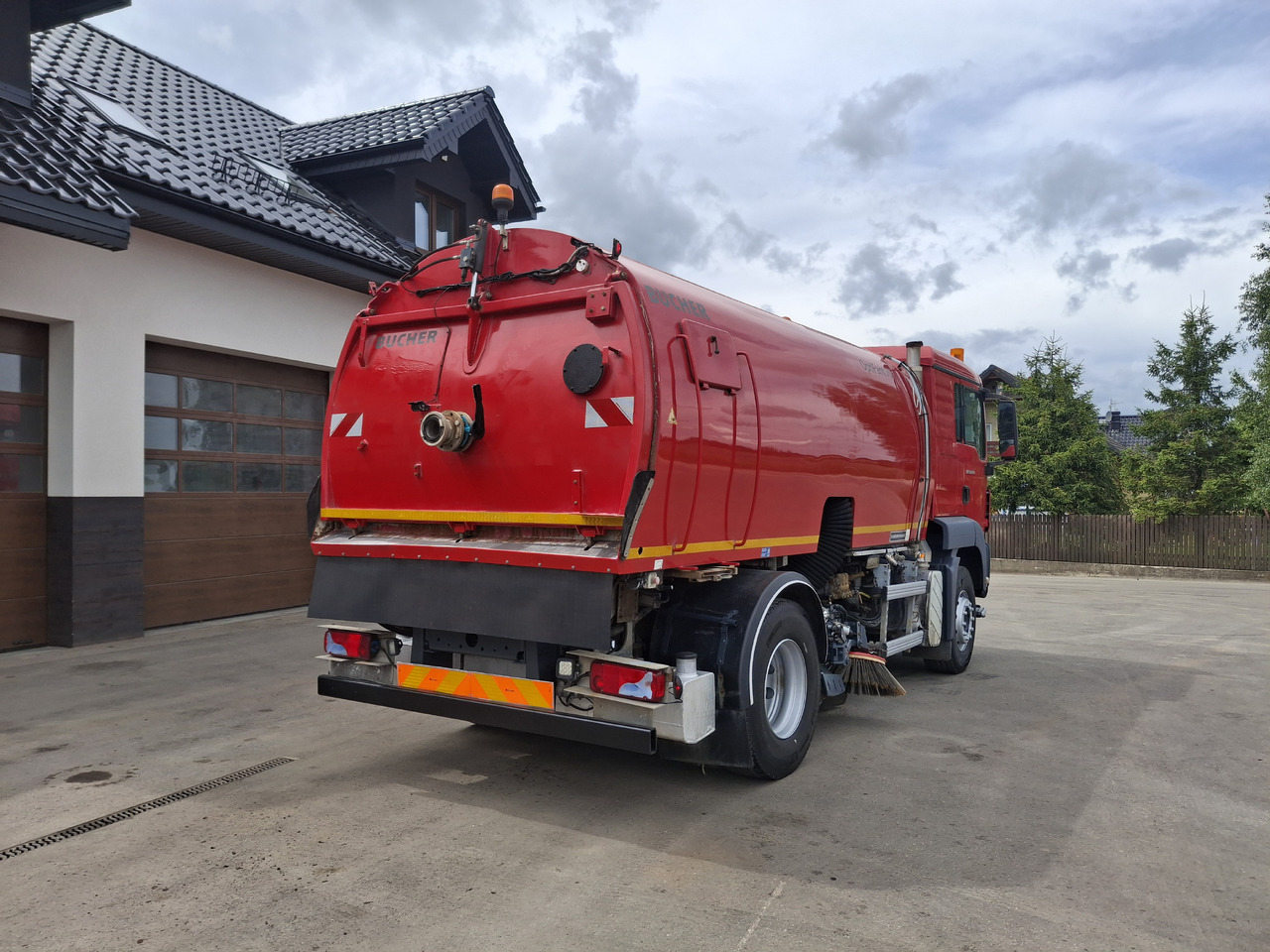 MAN TGS 18.320 Zamiatarka Kehrmaschine BUCHER 2 Motoren Karcher Szczotki L/R - سياره كنس شوارع: صورة 5 MAN TGS 18.320 Zamiatarka Kehrmaschine BUCHER 2 Motoren Karcher Szczotki L/R - سياره كنس شوارع: صورة 5