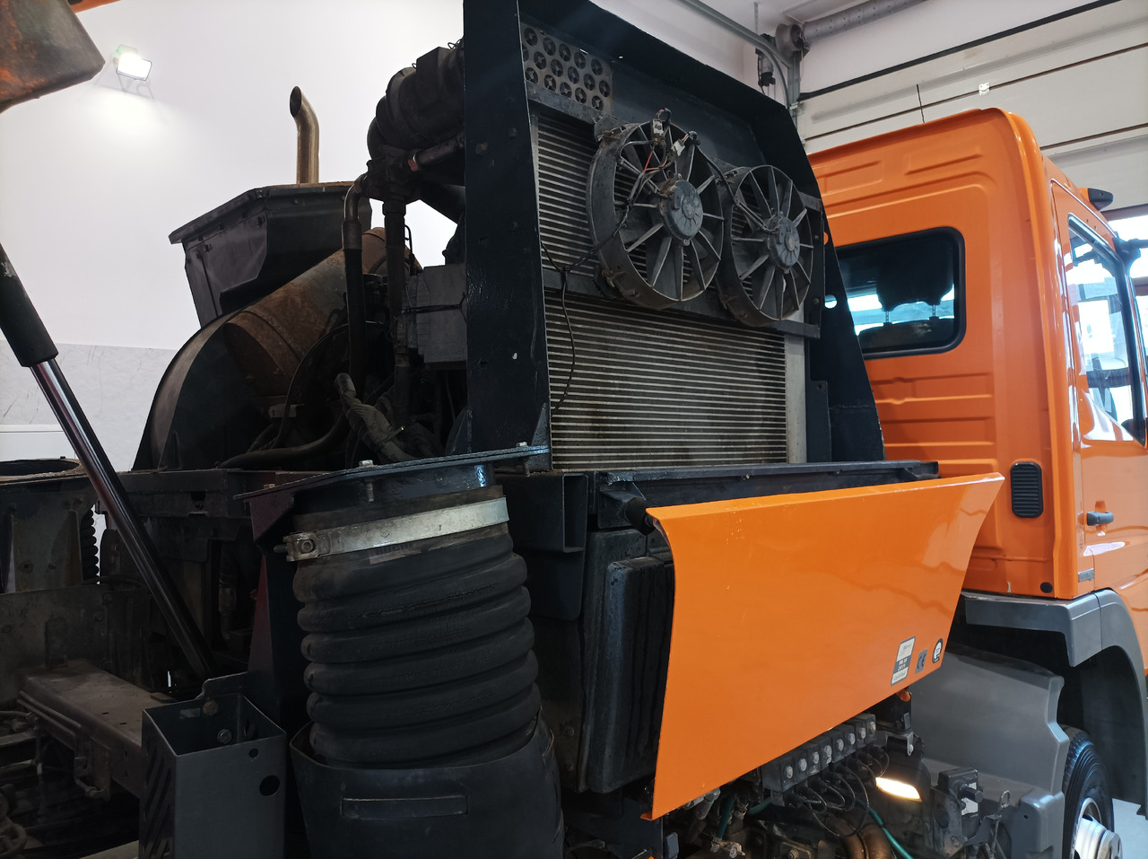 سياره كنس شوارع MERCEDES-BENZ Atego 1018 Zamiatarka Kehrmaschine BUCHER Szczotki L/R PM10 2 Silniki 2012r: صورة 15