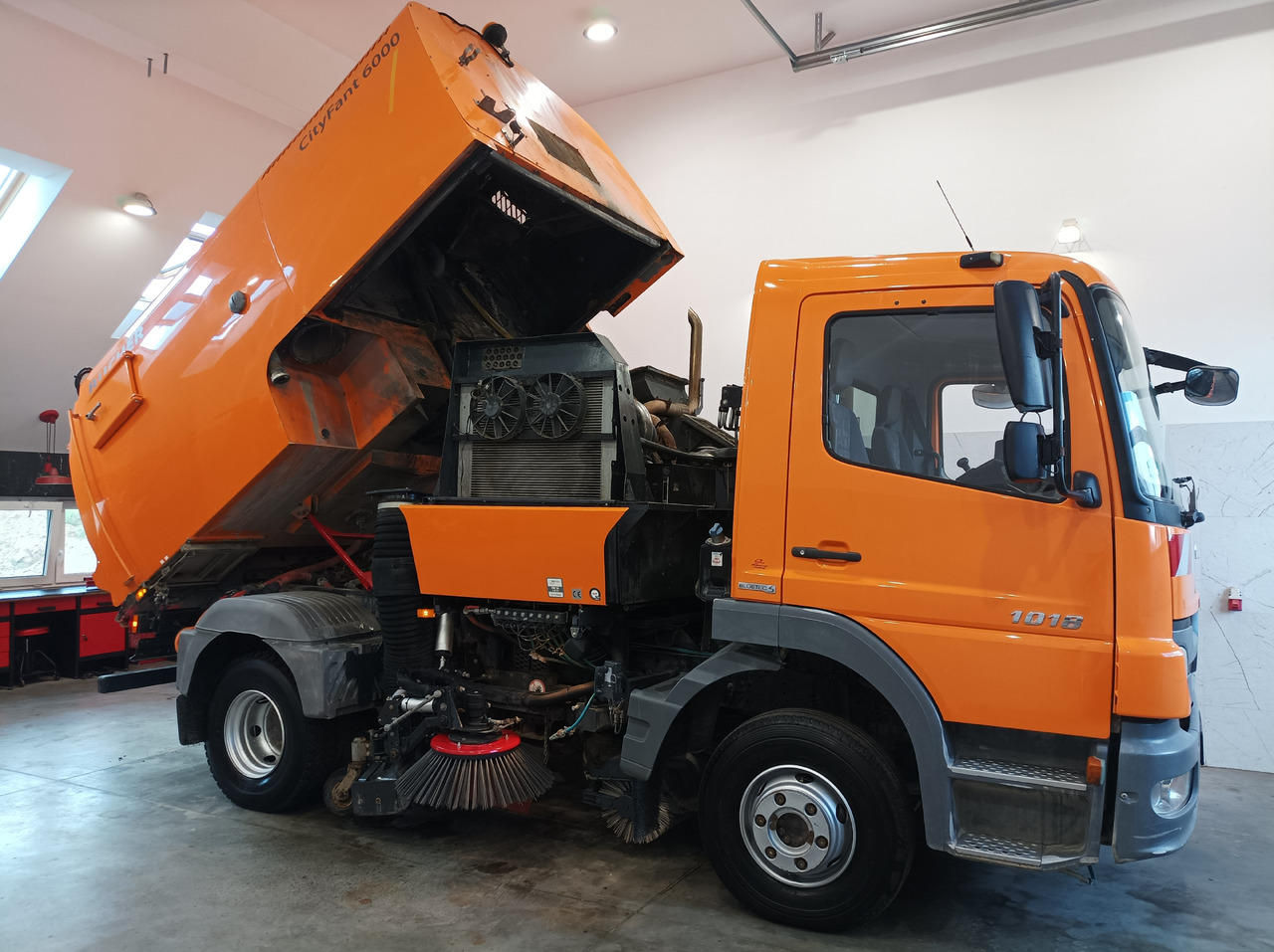 سياره كنس شوارع MERCEDES-BENZ Atego 1018 Zamiatarka Kehrmaschine BUCHER Szczotki L/R PM10 2 Silniki 2012r: صورة 10