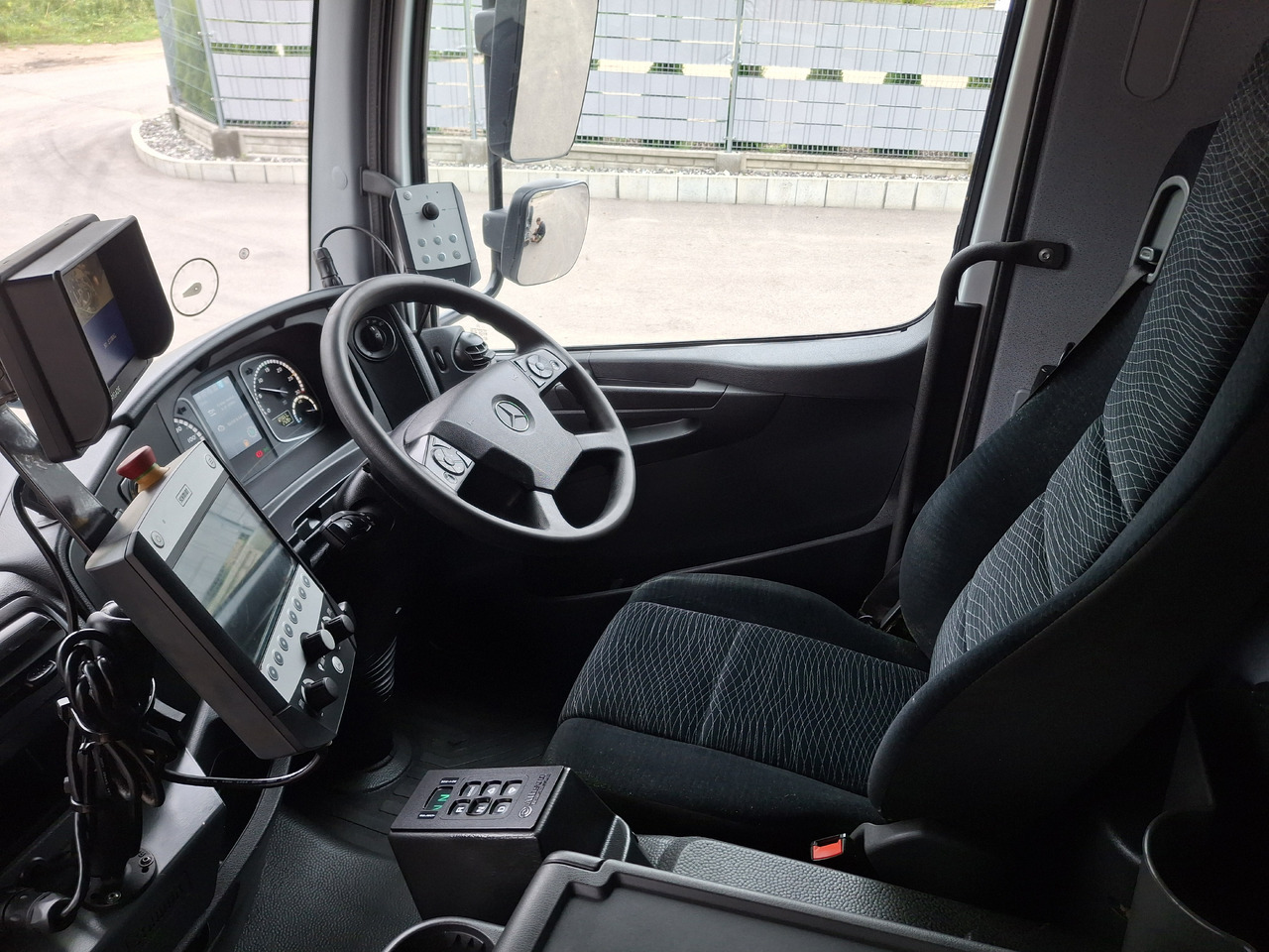 سياره كنس شوارع MERCEDES-BENZ Atego 1523 Zamiatarka Kehrmaschine Schmidt Street King 660 Euro 6 PM10 2 Motoren Szczotki L/R 2016r: صورة 42