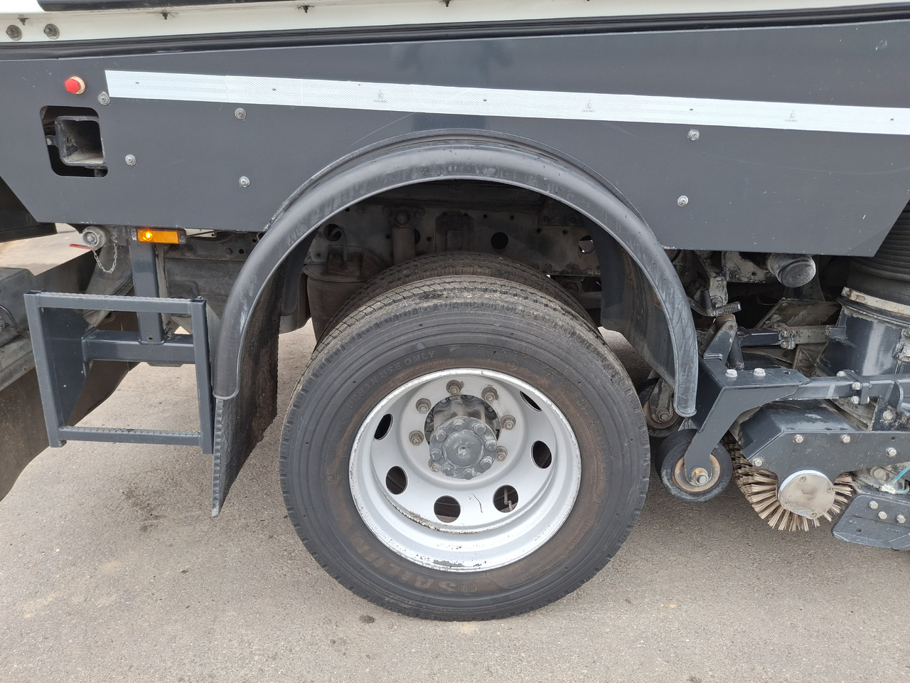 سياره كنس شوارع MERCEDES-BENZ Atego 1523 Zamiatarka Kehrmaschine Schmidt Street King 660 Euro 6 PM10 2 Motoren Szczotki L/R 2016r: صورة 13