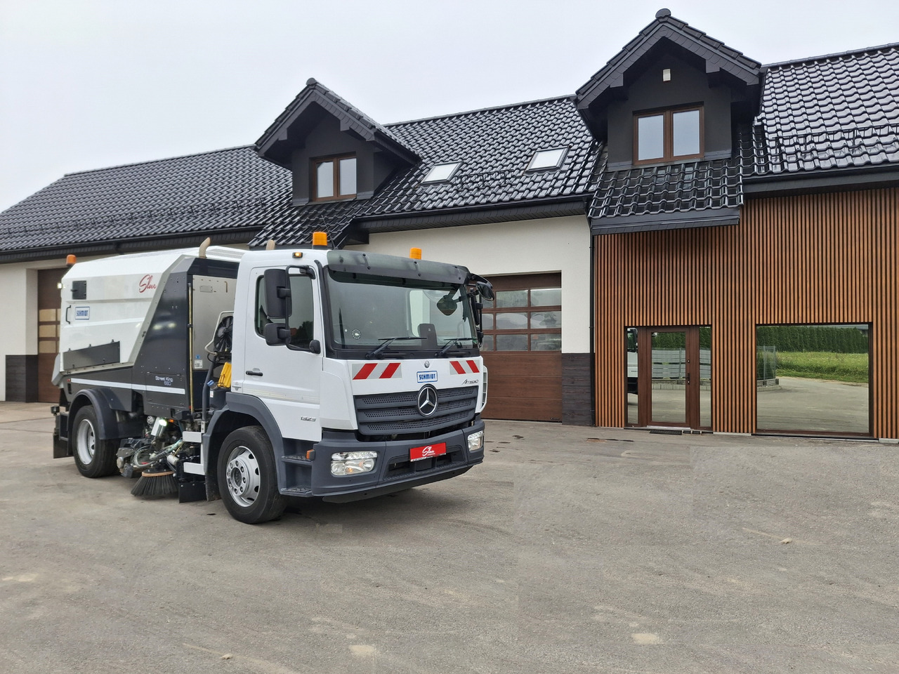 MERCEDES-BENZ Atego 1523 Zamiatarka Kehrmaschine Schmidt Street King 660 Euro 6 PM10 2 Motoren Szczotki L/R 2016r - سياره كنس شوارع: صورة 1 MERCEDES-BENZ Atego 1523 Zamiatarka Kehrmaschine Schmidt Street King 660 Euro 6 PM10 2 Motoren Szczotki L/R 2016r - سياره كنس شوارع: صورة 1