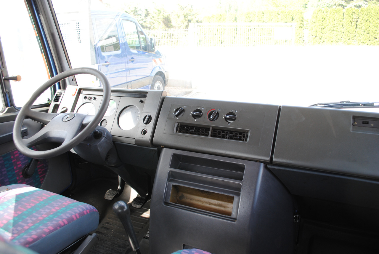 Mercedes-Benz 711D Doka Dubel Kabina Pritsche Doppelkabine - شاحنات مسطحة: صورة 5 Mercedes-Benz 711D Doka Dubel Kabina Pritsche Doppelkabine - شاحنات مسطحة: صورة 5