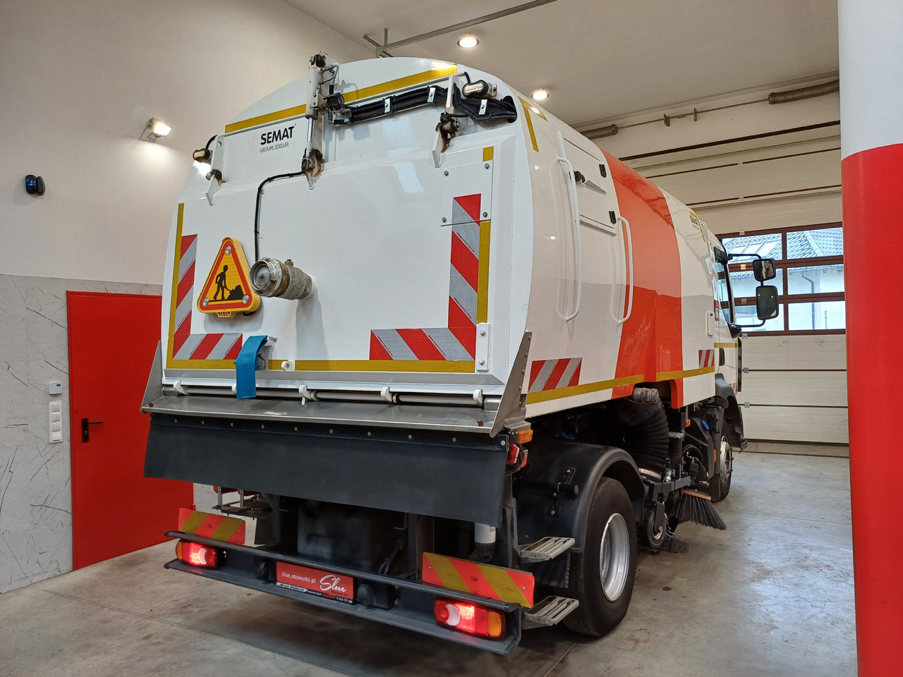 RENAULT D12 Zamiatarka Kehrmaschine 2 Motoren SEMAT Zoeller Szczotki L/R Euro 6 PM10 2017r - سياره كنس شوارع: صورة 4 RENAULT D12 Zamiatarka Kehrmaschine 2 Motoren SEMAT Zoeller Szczotki L/R Euro 6 PM10 2017r - سياره كنس شوارع: صورة 4