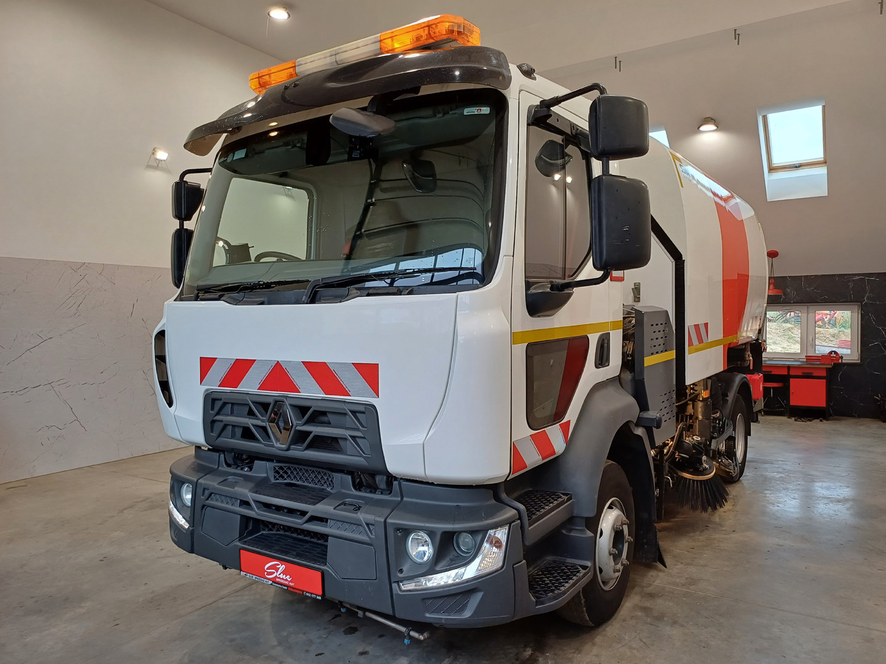 RENAULT D12 Zamiatarka Kehrmaschine 2 Motoren SEMAT Zoeller Szczotki L/R Euro 6 PM10 2017r - سياره كنس شوارع: صورة 2 RENAULT D12 Zamiatarka Kehrmaschine 2 Motoren SEMAT Zoeller Szczotki L/R Euro 6 PM10 2017r - سياره كنس شوارع: صورة 2