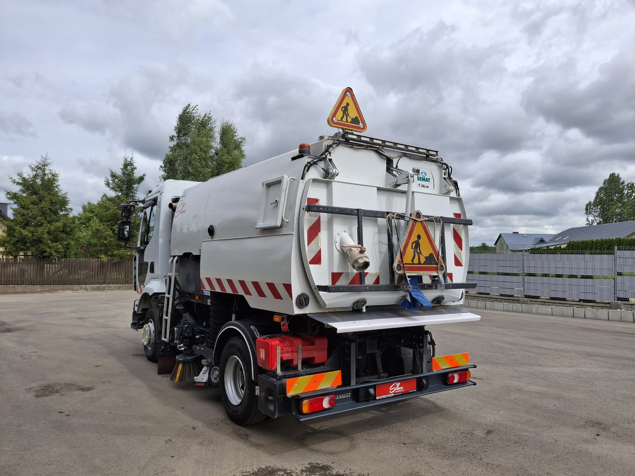 RENAULT Midlum 220 Zamiatarka Johnston VS500 Szczotki L/R Obie Strony Napęd Hydrostatyczny 2012r - سياره كنس شوارع: صورة 4 RENAULT Midlum 220 Zamiatarka Johnston VS500 Szczotki L/R Obie Strony Napęd Hydrostatyczny 2012r - سياره كنس شوارع: صورة 4