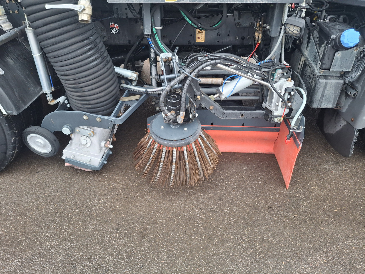 RENAULT Midlum 220 Zamiatarka Kehrmaschine Johnston 2 Motoren Szczotki L/R - سياره كنس شوارع: صورة 5 RENAULT Midlum 220 Zamiatarka Kehrmaschine Johnston 2 Motoren Szczotki L/R - سياره كنس شوارع: صورة 5
