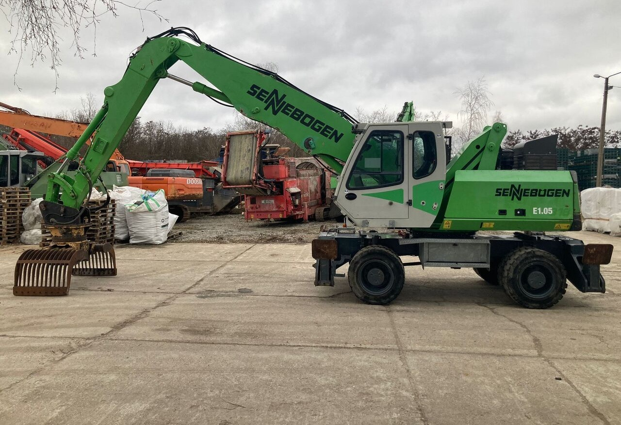 Sennebogen 818 M - آلة التعامل مع النفايات: صورة 1 Sennebogen 818 M - آلة التعامل مع النفايات: صورة 1