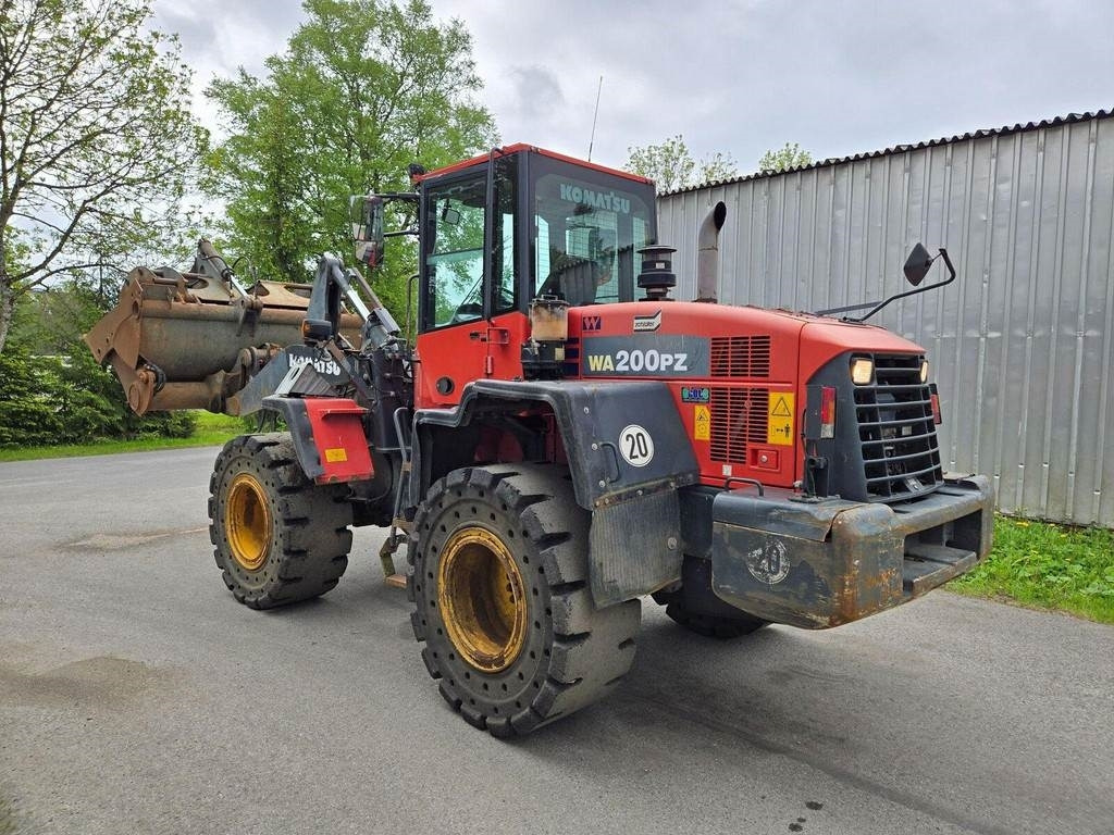 Komatsu WA200PZ-6 - اللودر بعجل: صورة 2 Komatsu WA200PZ-6 - اللودر بعجل: صورة 2